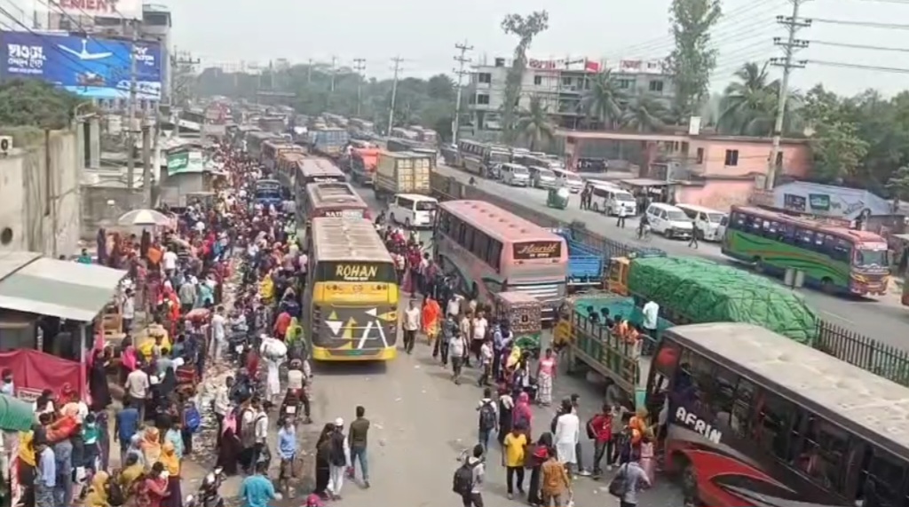 Heavy pressure of vehicles on Dhaka-Tangail-Mymensingh highway before Eid
