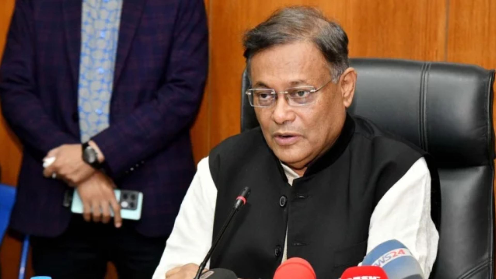 Dhaka seeks peace, effective steps  to de-escalate Iran-Israel tension: FM