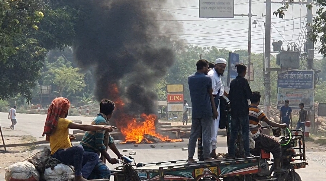 Faridpur temple fire: Villagers clash with police demanding arrest of accused in construction workers' lynching