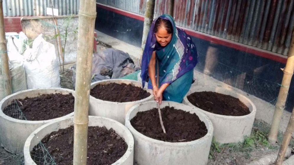 Earthworms and Sacks: How simple farming techniques are transforming lives of ultra-poor