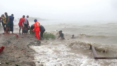 Cyclone Remal wreaks havoc on Bangladesh coasts, leaving deadly trail of destruction