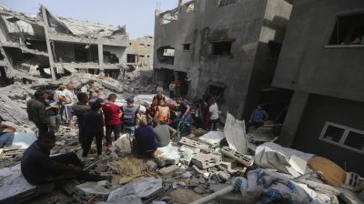 Airstrike kills 27 in central Gaza and fighting rages as Israel's leaders are increasingly divided