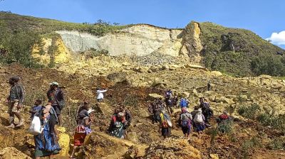 Papua New Guinea government says Friday's landslide buried 2,000 people and formally asks for help
