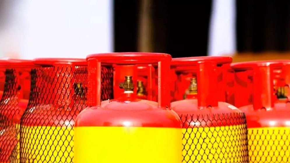 LPG price slashed by Tk 2.53 per kg for June
