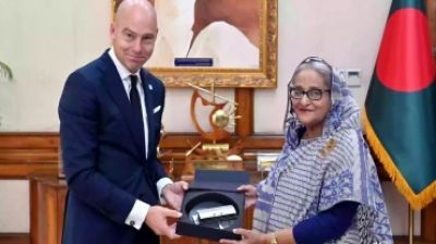 PM Hasina receives GCA Local Adaptation Champions Award