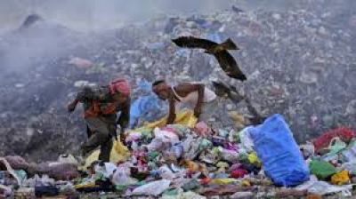 For India's garbage pickers, a miserable and dangerous job made worse by extreme heat