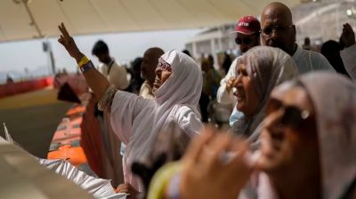 Amid scorching heat, 900 people died this week in Saudi Arabia. Climate change has made the Hajj pilgrimage more risky