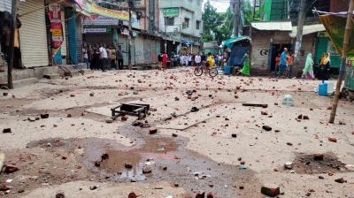 25 injured as AL ward commissioner's visit to tense Sweeper Colony sets off clashes in Bangshal