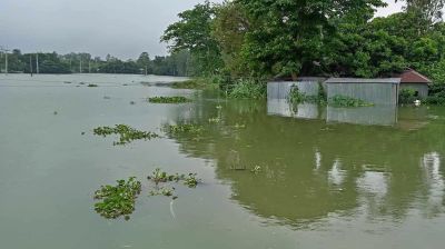 Jamuna keeps swelling, flowing 58cm above danger level in Sirajganj