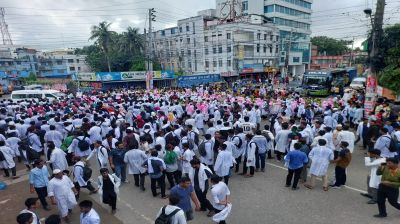 Quota reform protests: Students block several points of Dhaka-Barishal Highway