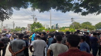 Attack on students: Quota protesters block Khulna-Jashore Highway