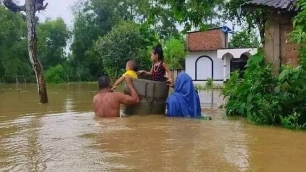 Catastrophic flooding in Feni: Thousands displaced, one dead as water levels continue to rise