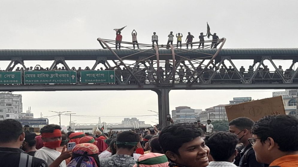 Protesters again block Dhaka-Chittagong highway