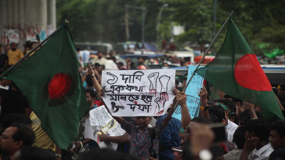 Hindu community blocks Shahbagh, demands justice for minority attacks