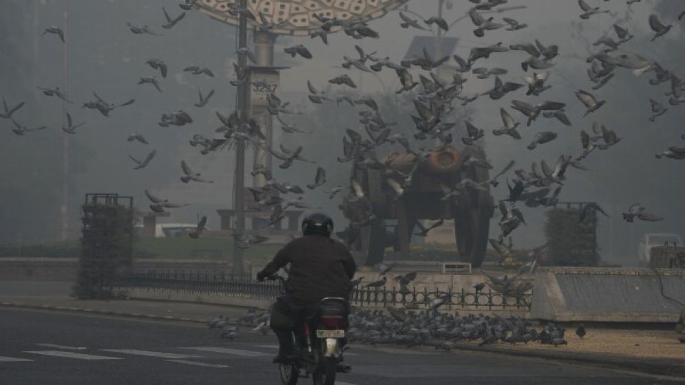 Pakistan shuts primary schools for a week in Lahore due to dangerous air quality