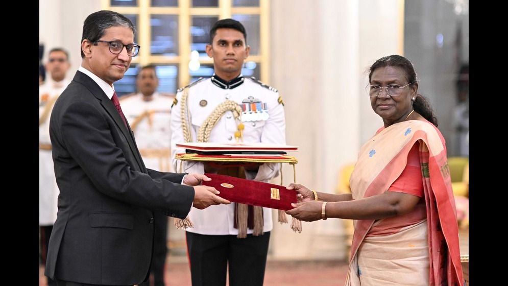Bangladesh’s new High Commissioner presents credentials to Indian President